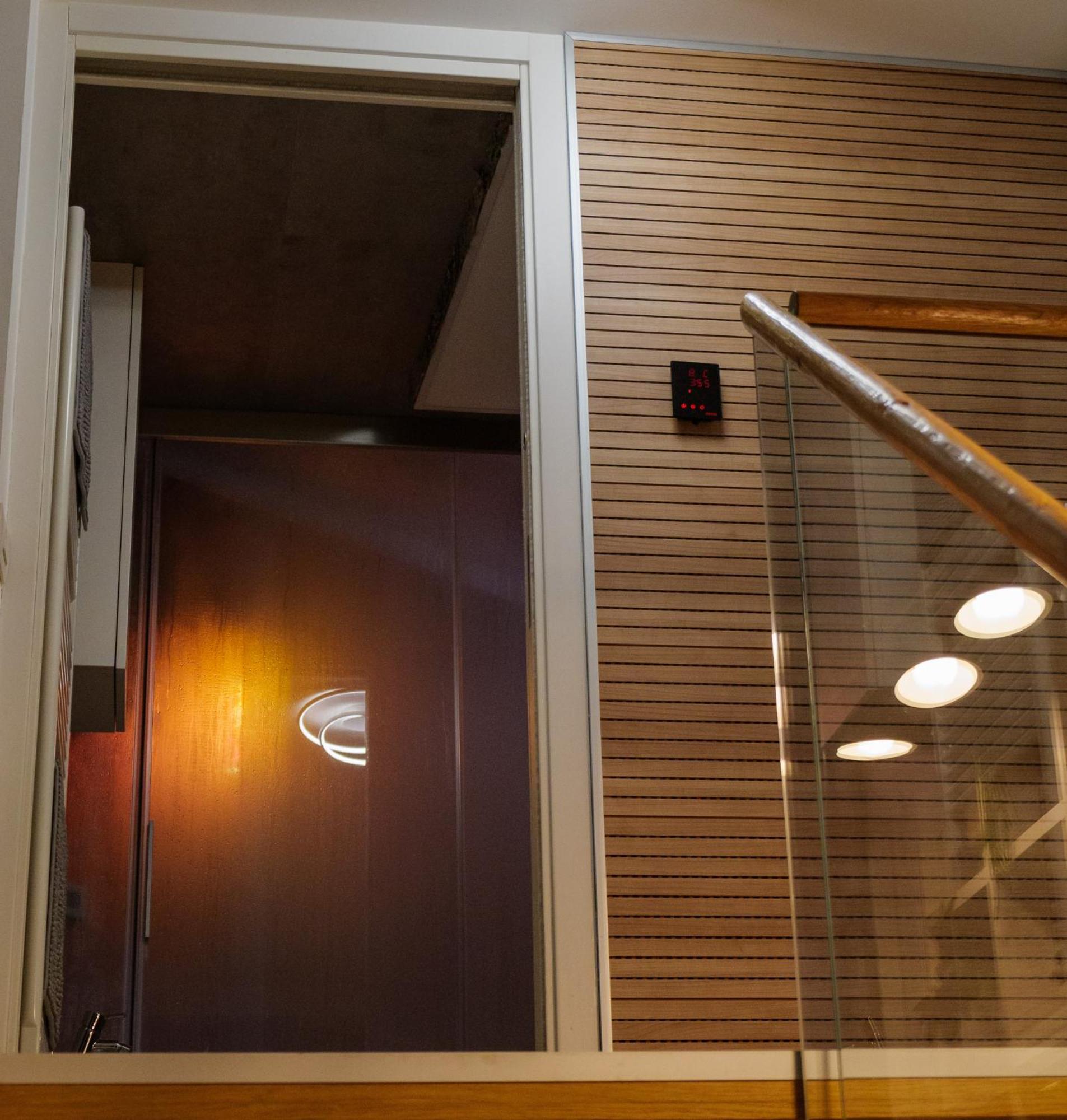 Luxe & Central Haven - Jacuzzi, Sauna, Steam, Private Parking Como Bagian luar foto