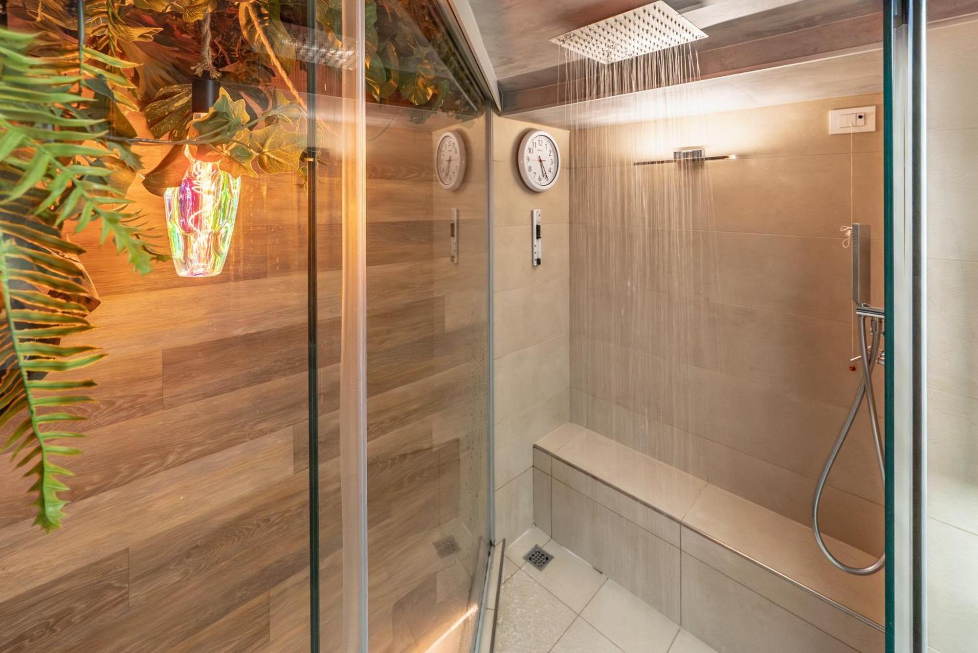 Luxe & Central Haven - Jacuzzi, Sauna, Steam, Private Parking Como Bagian luar foto