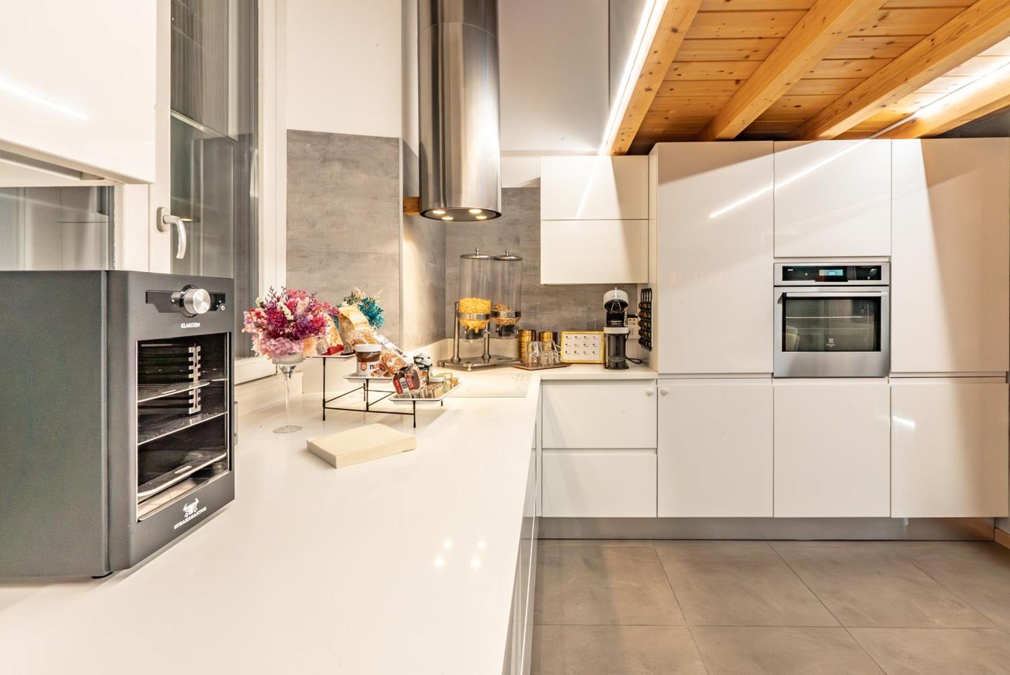Luxe & Central Haven - Jacuzzi, Sauna, Steam, Private Parking Como Bagian luar foto