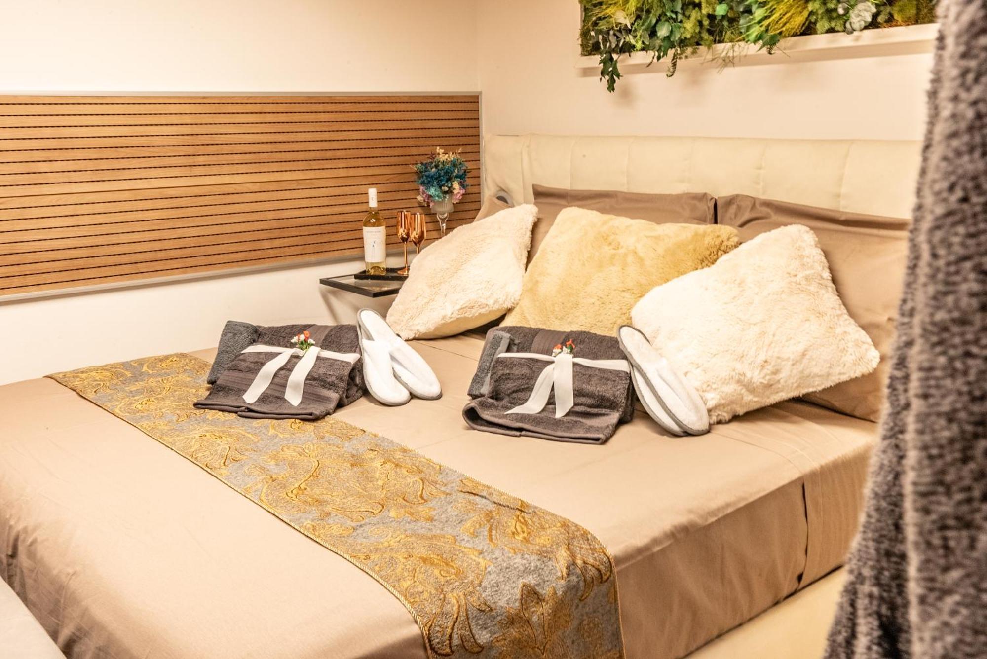 Luxe & Central Haven - Jacuzzi, Sauna, Steam, Private Parking Como Bagian luar foto
