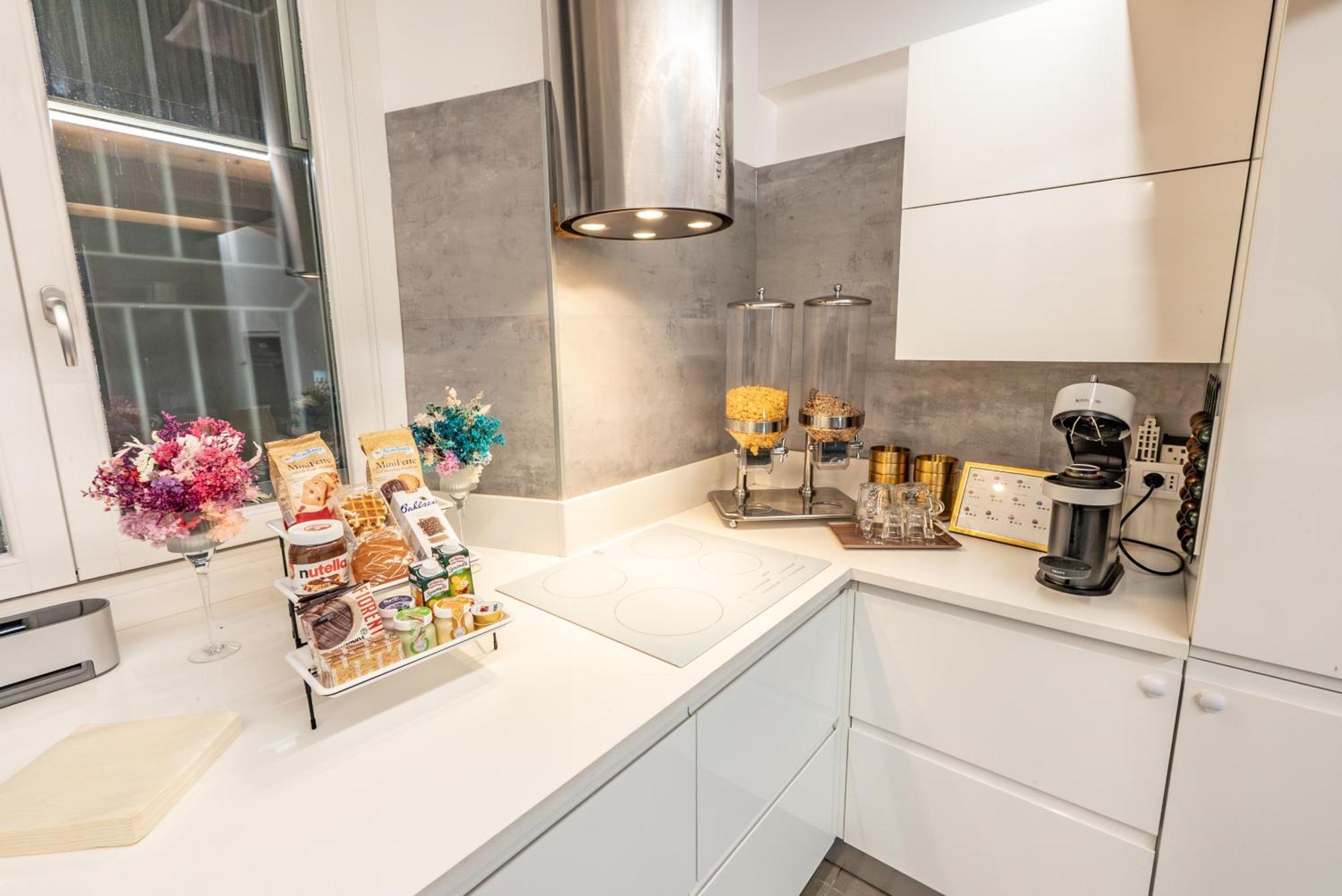 Luxe & Central Haven - Jacuzzi, Sauna, Steam, Private Parking Como Bagian luar foto