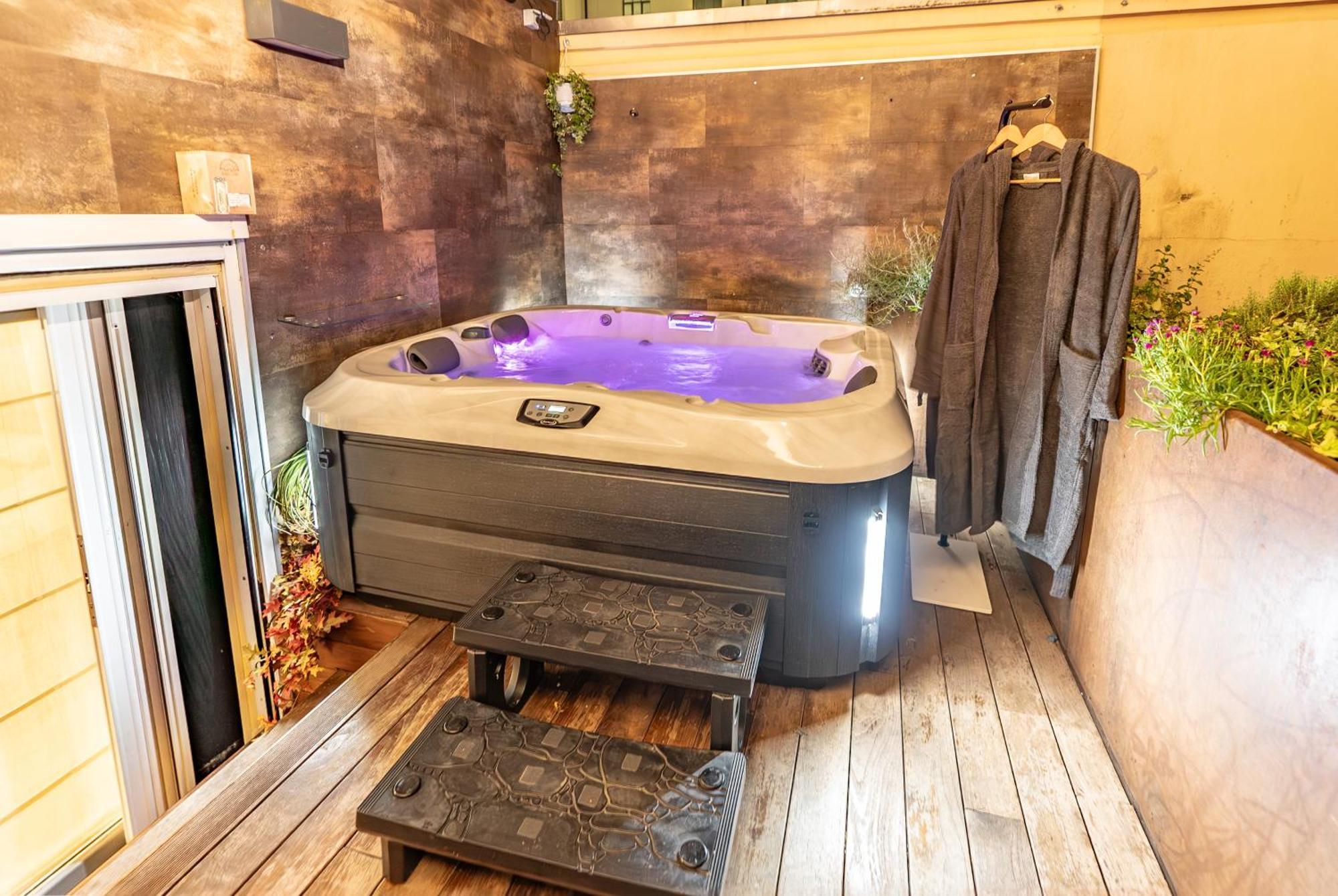 Luxe & Central Haven - Jacuzzi, Sauna, Steam, Private Parking Como Bagian luar foto