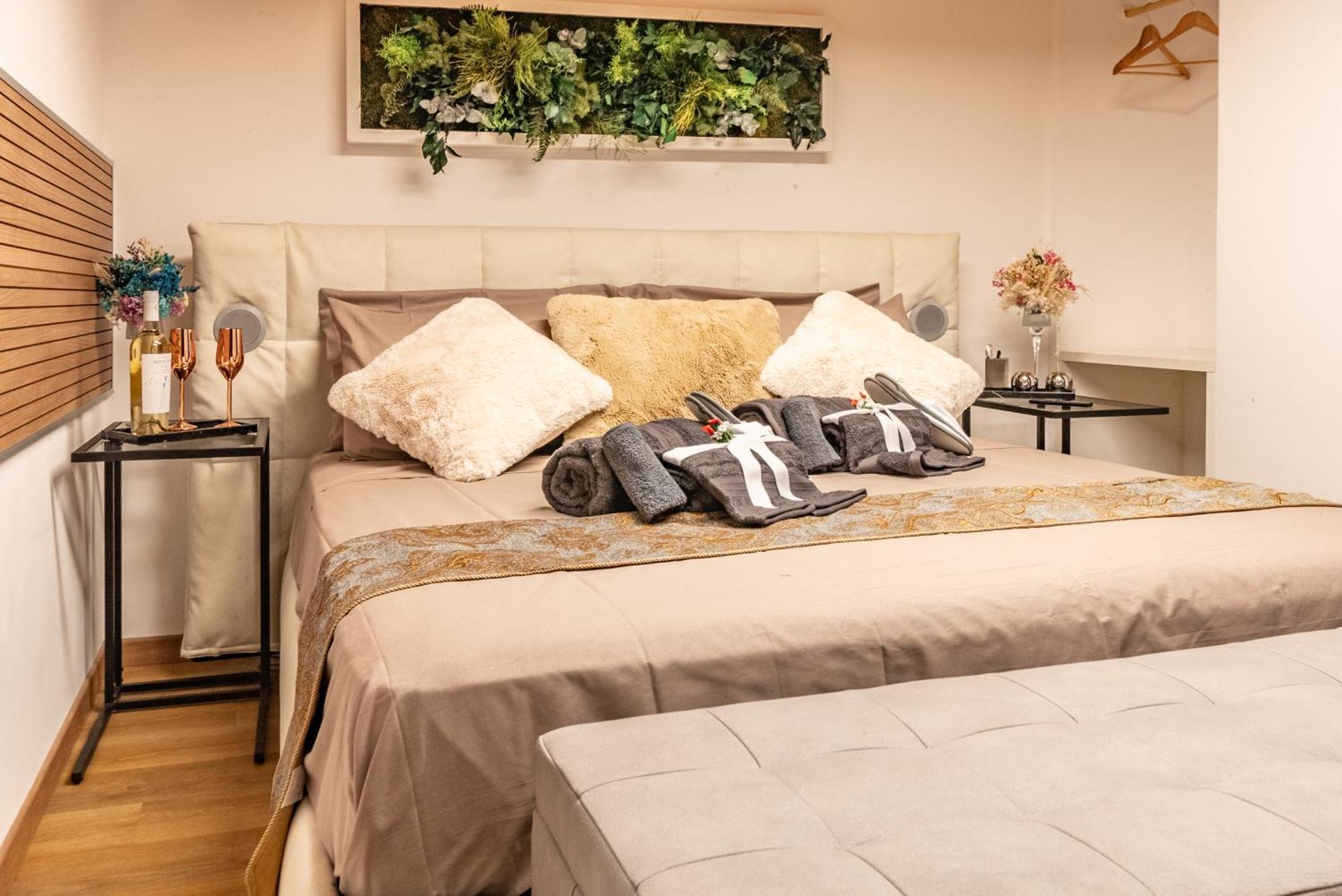 Luxe & Central Haven - Jacuzzi, Sauna, Steam, Private Parking Como Bagian luar foto